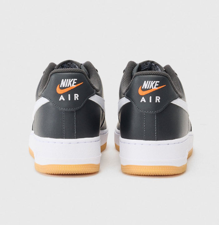 Nike Air Force 1 Low – Schwarz / Weiß / Orange