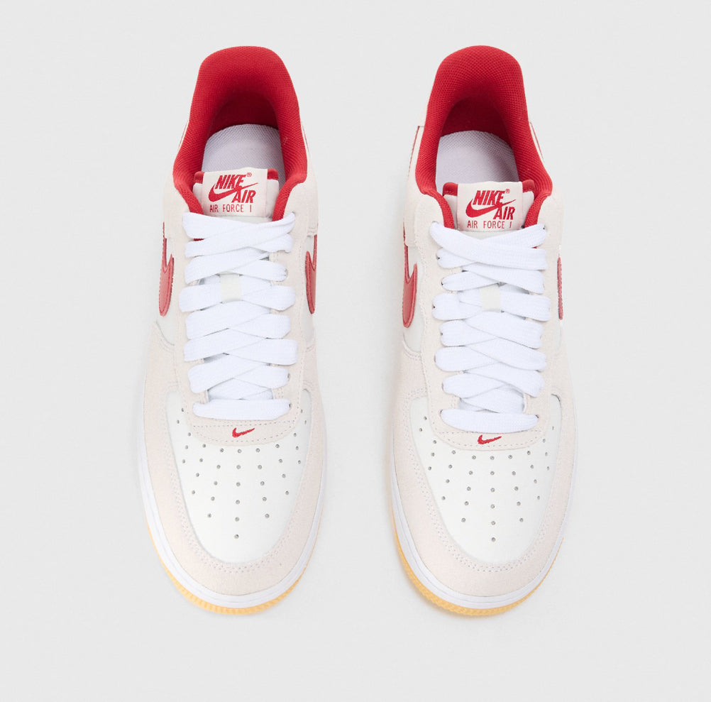 Nike Air Force 1 Low – Beige / Rot / Weiß Strawberry