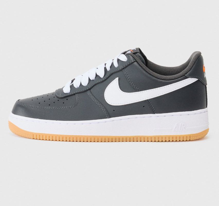 Nike Air Force 1 Low – Schwarz / Weiß / Orange