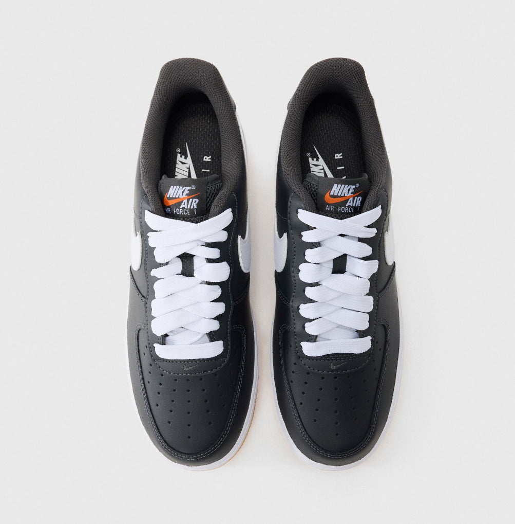 Nike Air Force 1 Low – Schwarz / Weiß / Orange
