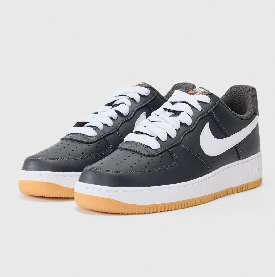 Nike Air Force 1 Low – Schwarz / Weiß / Orange