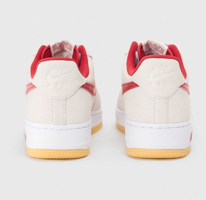 Nike Air Force 1 Low – Beige / Rot / Weiß Strawberry