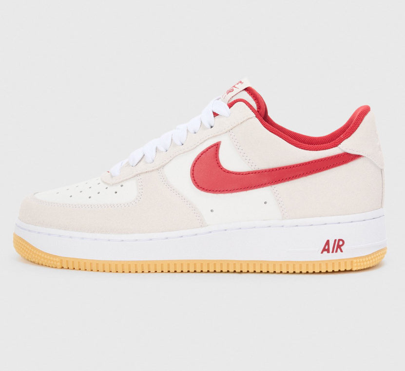 Nike Air Force 1 Low – Beige / Rot / Weiß Strawberry