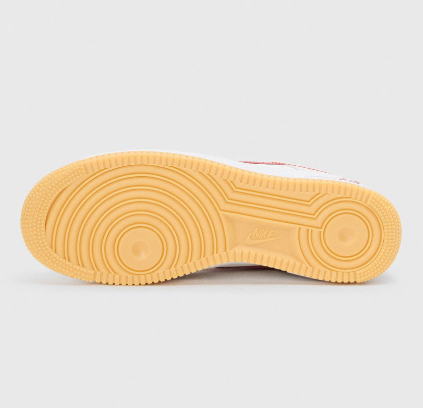 Nike Air Force 1 Low – Beige / Rot / Weiß Strawberry